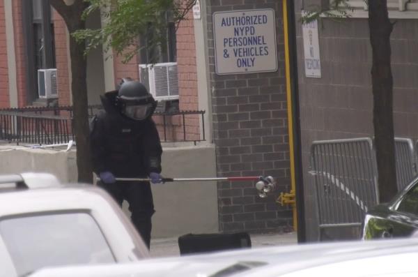 Police and Bomb squad responded Wednesday afternoon to a confirmed Pipe Bomb at NYPD 25 Precinct near E 119th St between Parker Ave and Lexington in Harlem, NYC.